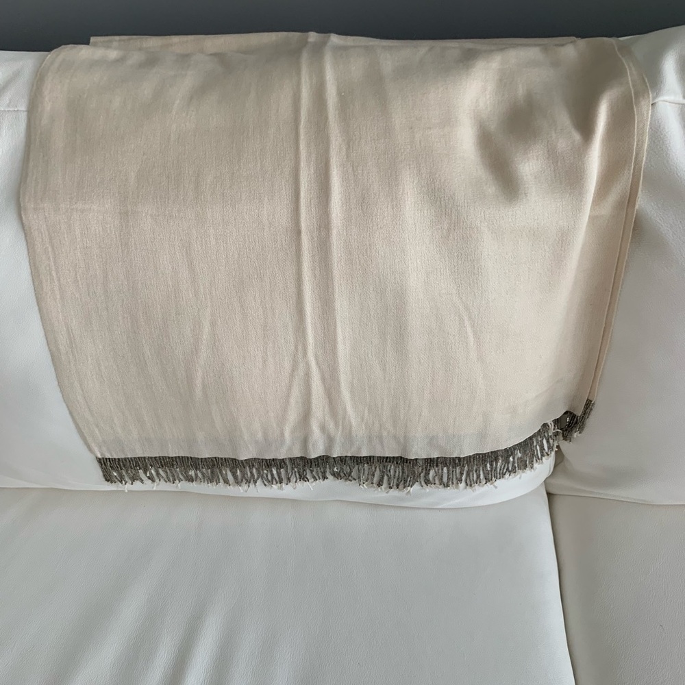 AK-II Elegant Cream Wrap with Silver Beaded Fringe. A little different! EUC.